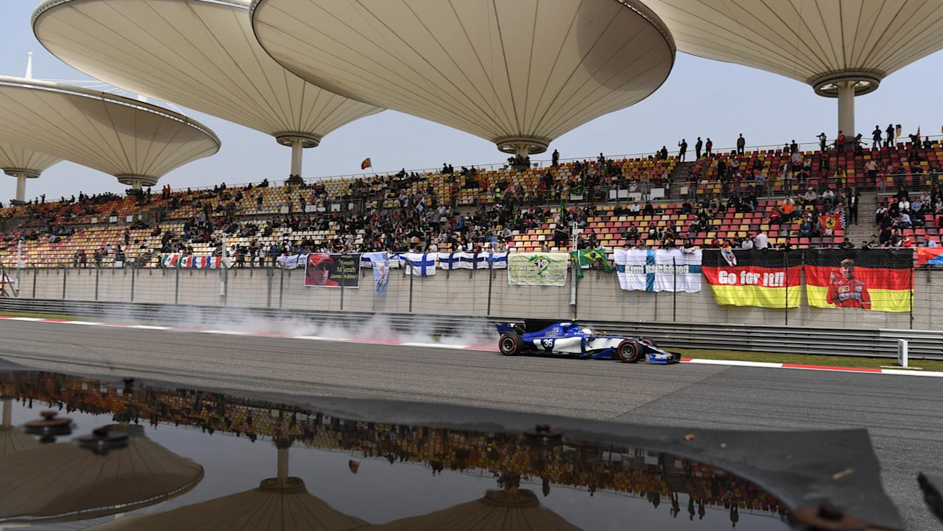 Antonio Giovinazzi (ITA) Sauber C36 locks up at Formula One World Championship, Rd2, Chinese Grand Prix, Qualifying, Shanghai, China, Saturday 8 April 2017. © Sutton Motorsport Images