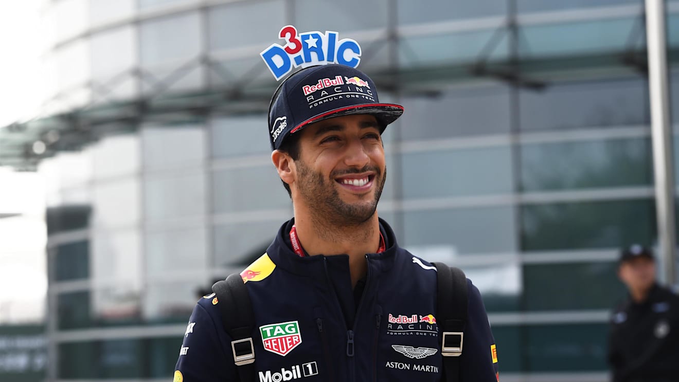 Daniel Ricciardo (AUS) Red Bull Racing at Formula One World Championship, Rd2, Chinese Grand Prix, Qualifying, Shanghai, China, Saturday 8 April 2017. © Sutton Motorsport Images