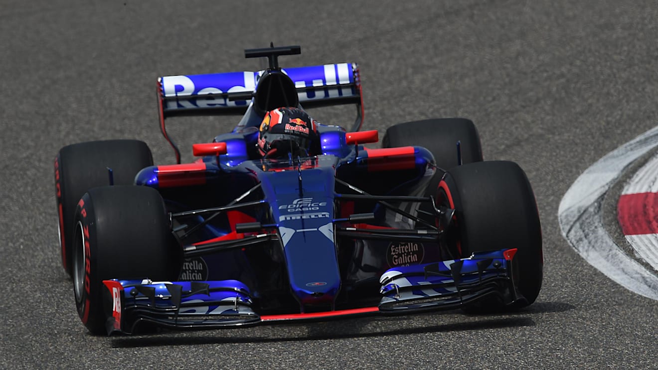 Daniil Kvyat (RUS) Scuderia Toro Rosso STR12 at Formula One World Championship, Rd2, Chinese Grand Prix, Qualifying, Shanghai, China, Saturday 8 April 2017. © Sutton Motorsport Images