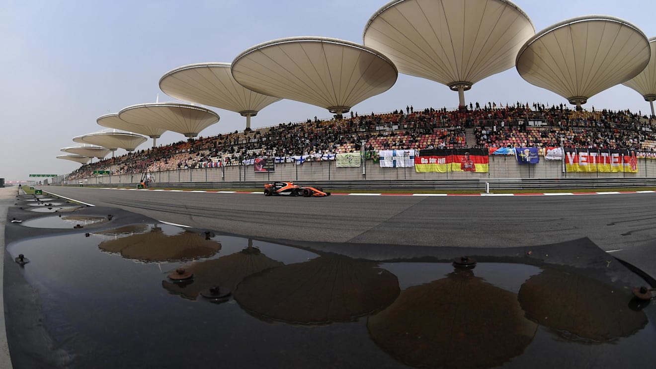 Stoffel Vandoorne (BEL) McLaren MCL32 at Formula One World Championship, Rd2, Chinese Grand Prix, Qualifying, Shanghai, China, Saturday 8 April 2017. © Sutton Motorsport Images