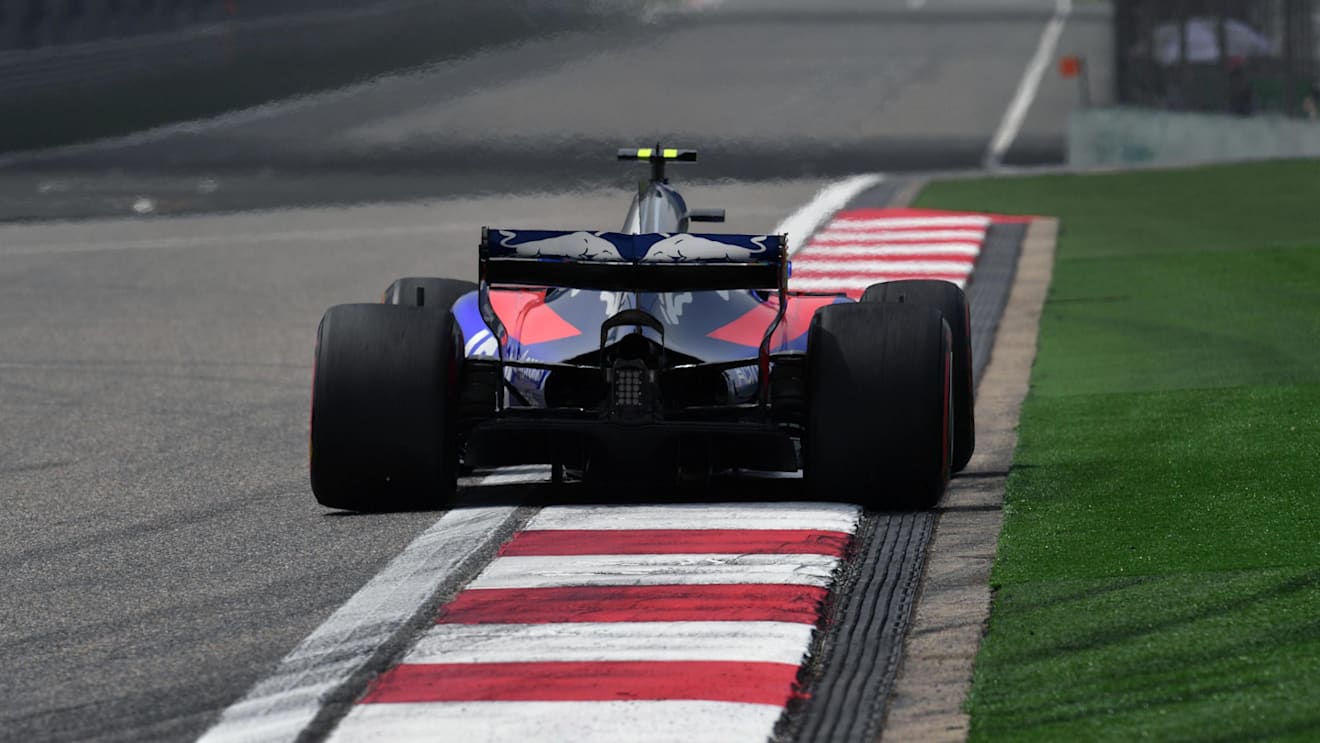 Carlos Sainz (ESP) Scuderia Toro Rosso STR12 at Formula One World Championship, Rd2, Chinese Grand Prix, Qualifying, Shanghai, China, Saturday 8 April 2017. © Sutton Motorsport Images
