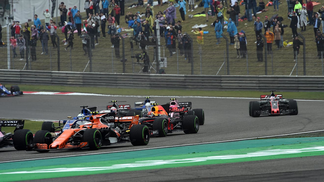 Start of the race at Formula One World Championship, Rd2, Chinese Grand Prix, Race, Shanghai, China, Sunday 9 April 2017. © Sutton Motorsport Images