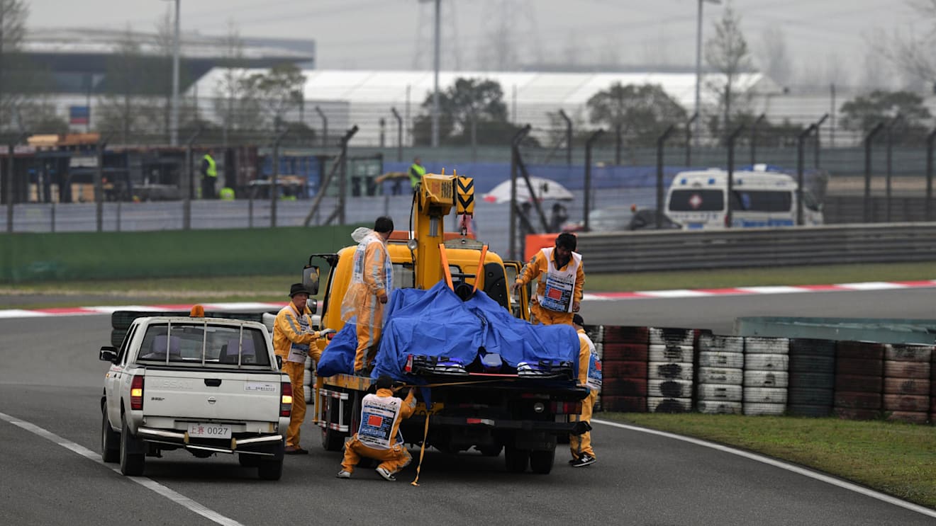 The car of race retiree Daniil Kvyat (RUS) Scuderia Toro Rosso STR12 is recovered at Formula One World Championship, Rd2, Chinese Grand Prix, Race, Shanghai, China, Sunday 9 April 2017. © Sutton Motorsport Images