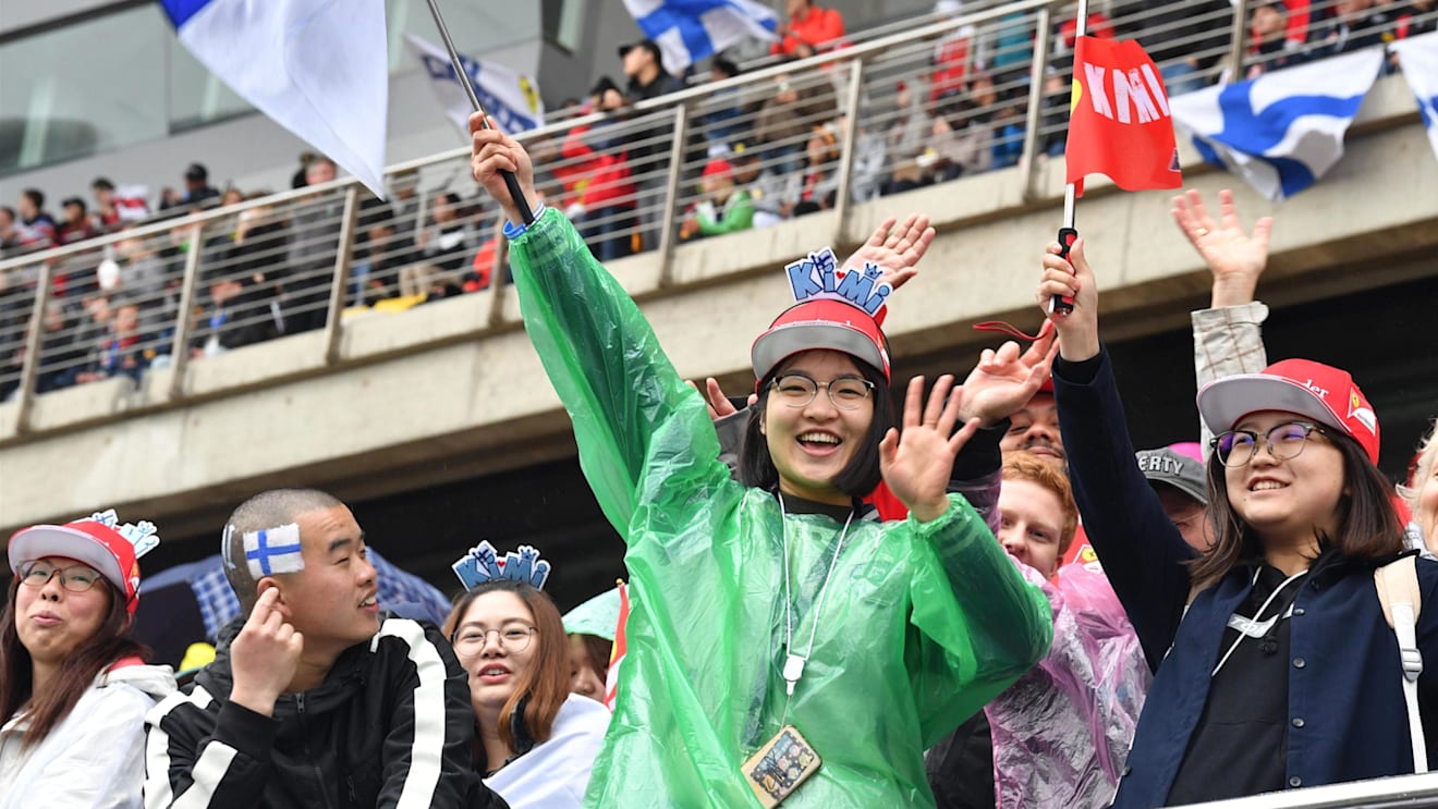Fans at Formula One World Championship, Rd2, Chinese Grand Prix, Race, Shanghai, China, Sunday 9 April 2017. © Sutton Motorsport Images