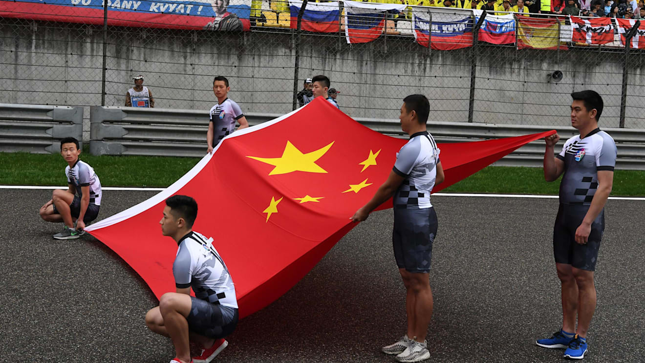 Grid entertianment at Formula One World Championship, Rd2, Chinese Grand Prix, Race, Shanghai, China, Sunday 9 April 2017. © Sutton Motorsport Images