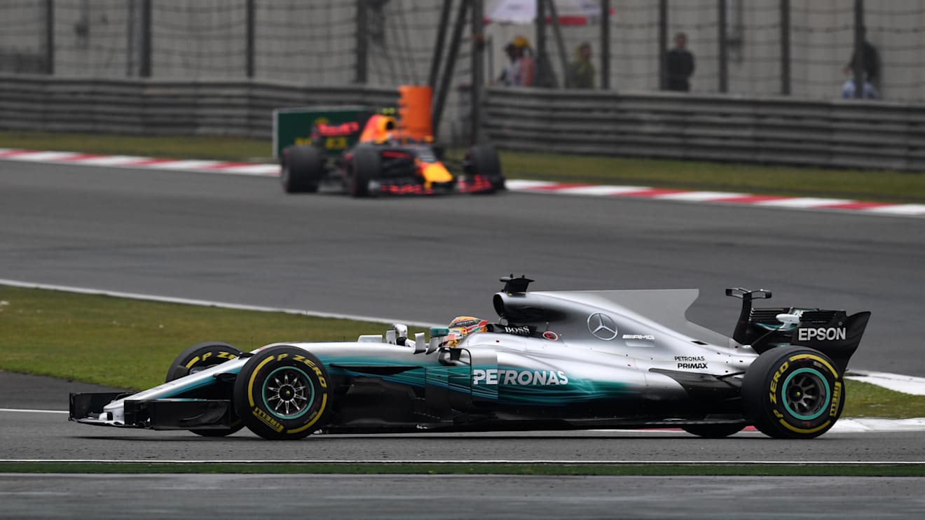 Lewis Hamilton (GBR) Mercedes-Benz F1 W08 Hybrid leads Max Verstappen (NED) Red Bull Racing RB13 at Formula One World Championship, Rd2, Chinese Grand Prix, Race, Shanghai, China, Sunday 9 April 2017. © Sutton Motorsport Images