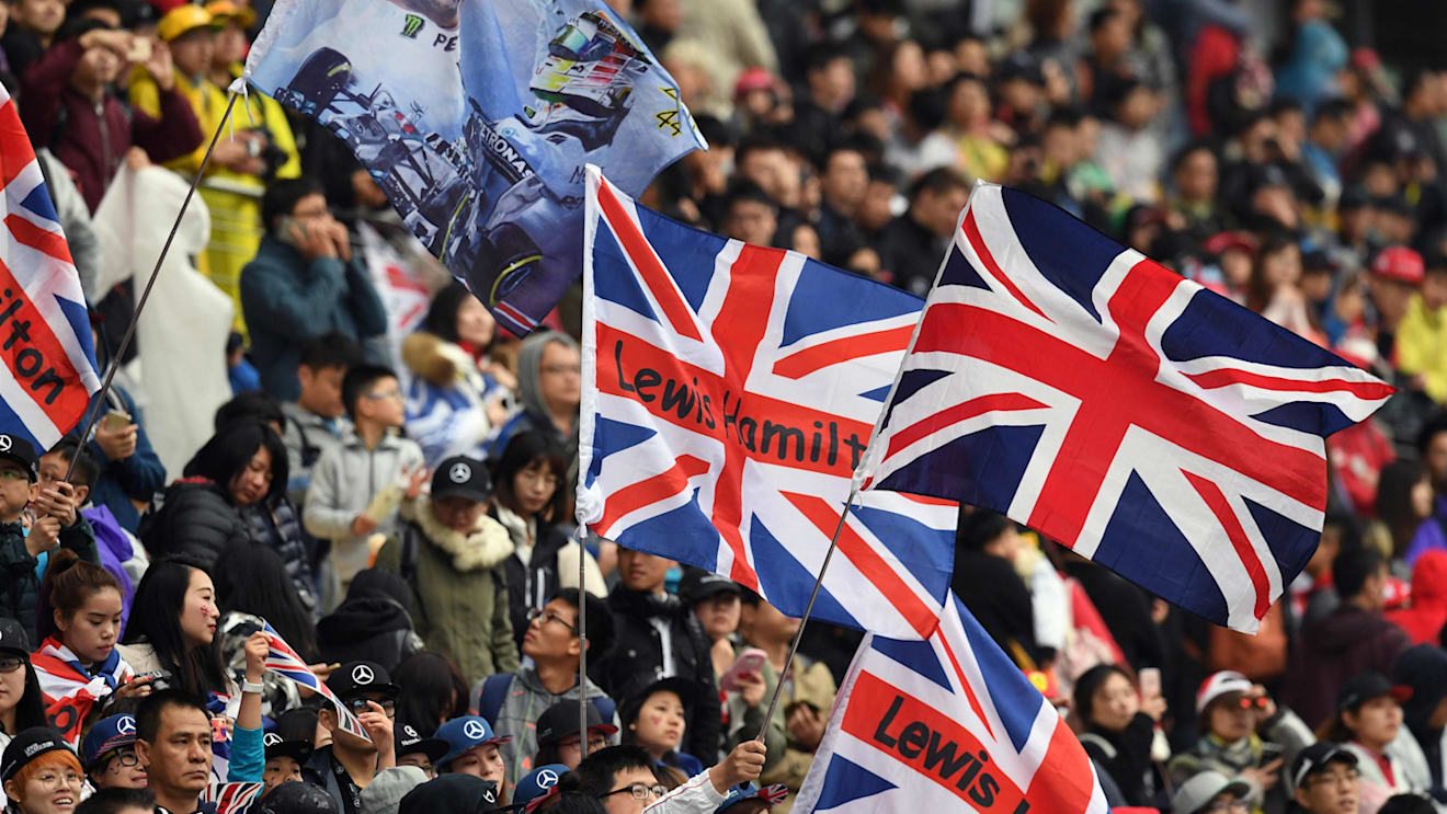 Fans at Formula One World Championship, Rd2, Chinese Grand Prix, Race, Shanghai, China, Sunday 9 April 2017. © Sutton Motorsport Images