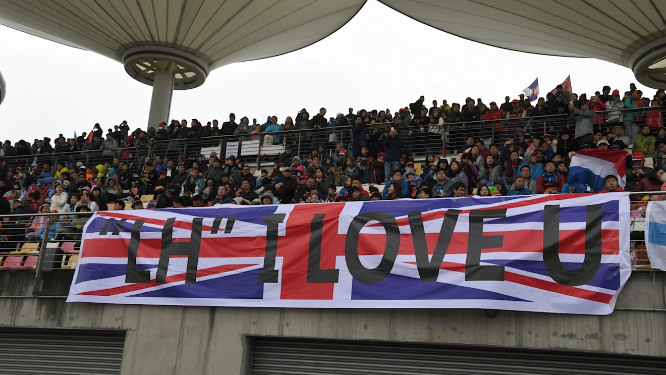 Lewis Hamilton (GBR) Mercedes AMG F1 fans and banners at Formula One World Championship, Rd2, Chinese Grand Prix, Race, Shanghai, China, Sunday 9 April 2017. © Sutton Motorsport Images