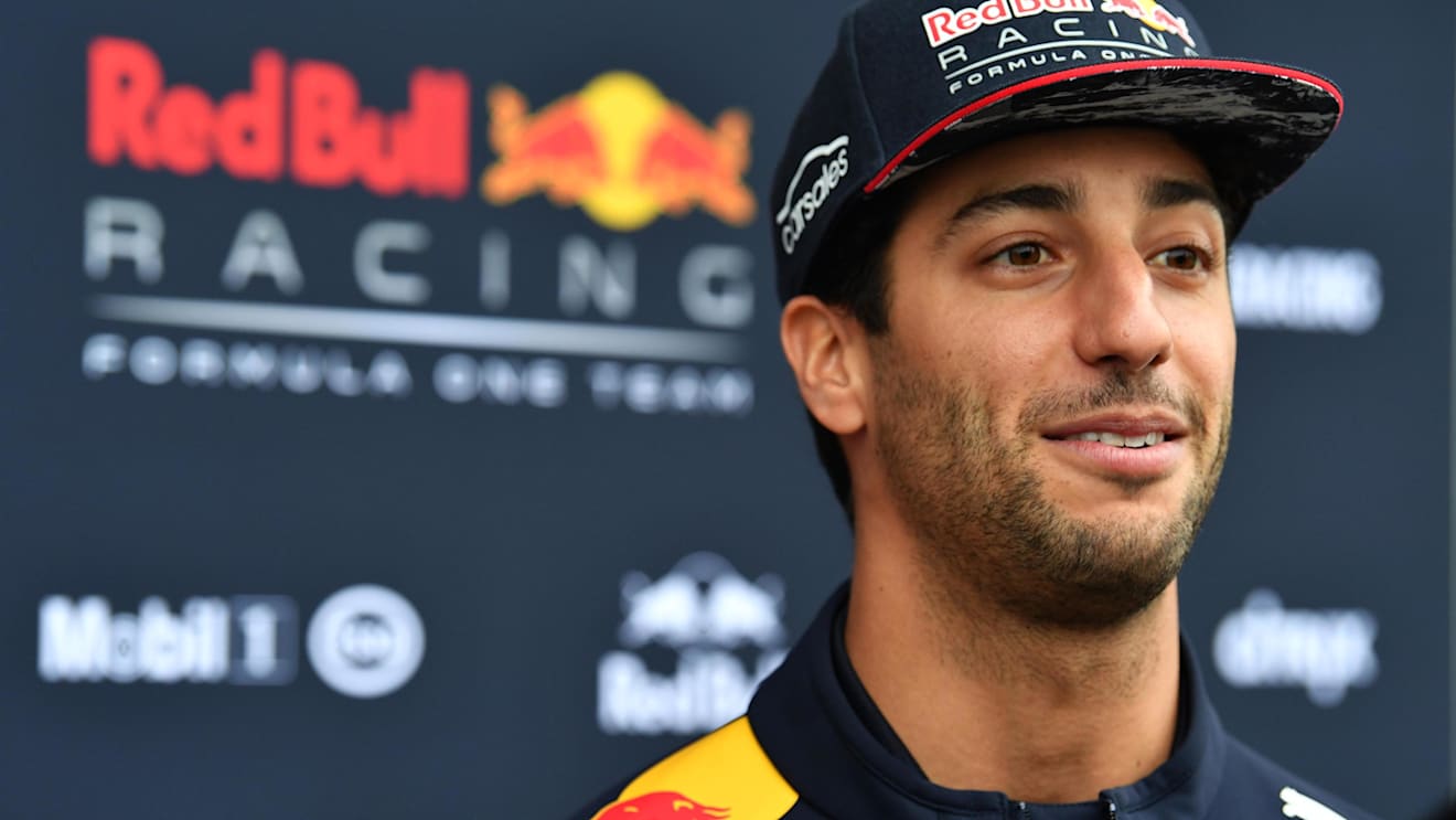 Daniel Ricciardo (AUS) Red Bull Racing at Formula One World Championship, Rd2, Chinese Grand Prix, Preparations, Shanghai, China, Thursday 6 April 2017. © Sutton Motorsport Images