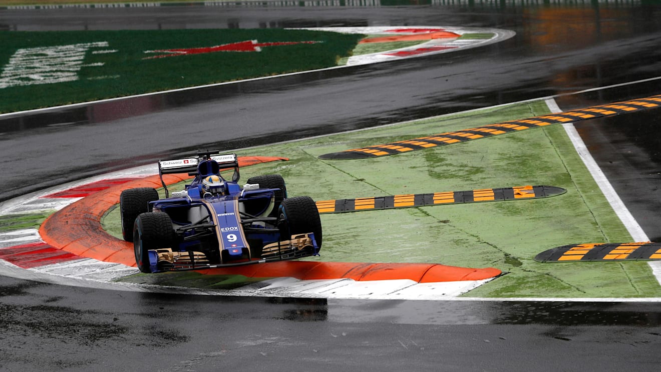 Marcus Ericsson (SWE) Sauber C36 runs wide at Formula One World Championship, Rd13, Italian Grand Prix, Qualifying, Monza, Italy, Saturday 2 September 2017. © Sutton Images