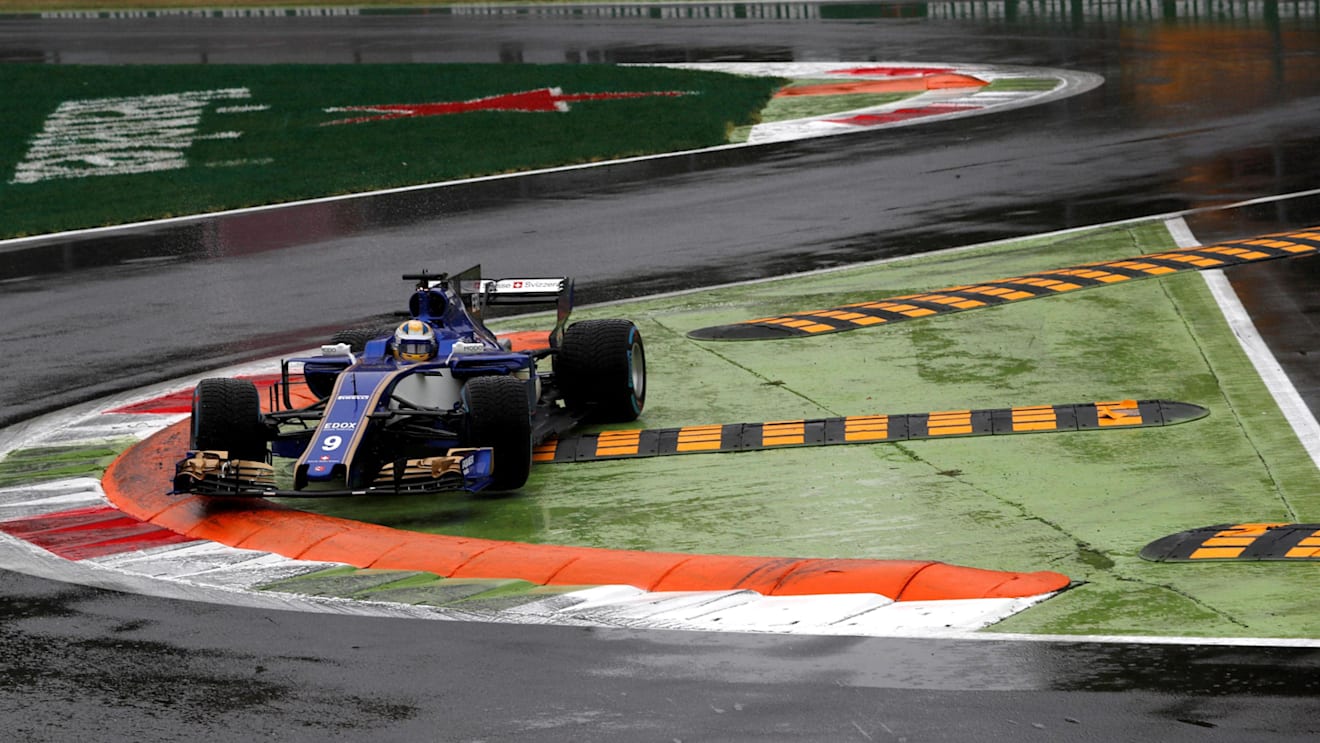 Marcus Ericsson (SWE) Sauber C36 runs wide at Formula One World Championship, Rd13, Italian Grand Prix, Qualifying, Monza, Italy, Saturday 2 September 2017. © Sutton Images