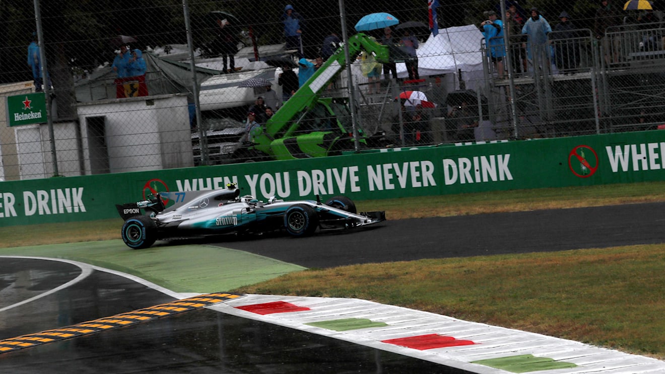 Valtteri Bottas (FIN) Mercedes-Benz F1 W08 Hybrid runs wide at Formula One World Championship, Rd13, Italian Grand Prix, Qualifying, Monza, Italy, Saturday 2 September 2017. © Sutton Images
