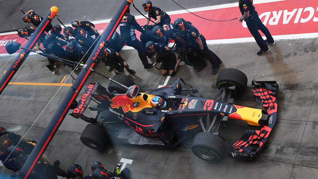 Daniel Ricciardo (AUS) Red Bull Racing RB13 pit stop at Formula One World Championship, Rd13, Italian Grand Prix, Qualifying, Monza, Italy, Saturday 2 September 2017. © Sutton Images