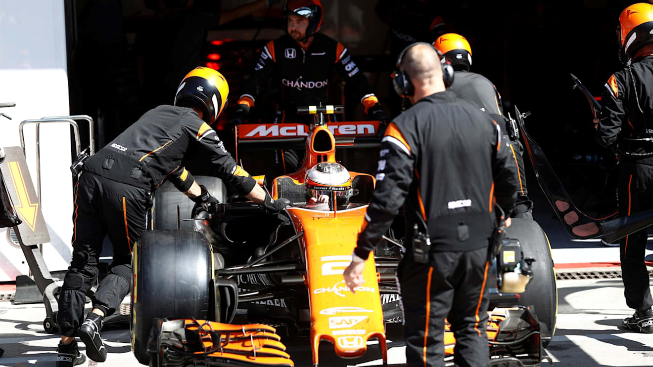 Stoffel Vandoorne (BEL) McLaren MCL32 retires from the race at Formula One World Championship, Rd13, Italian Grand Prix, Race, Monza, Italy, Sunday 3 September 2017. © Sutton Images