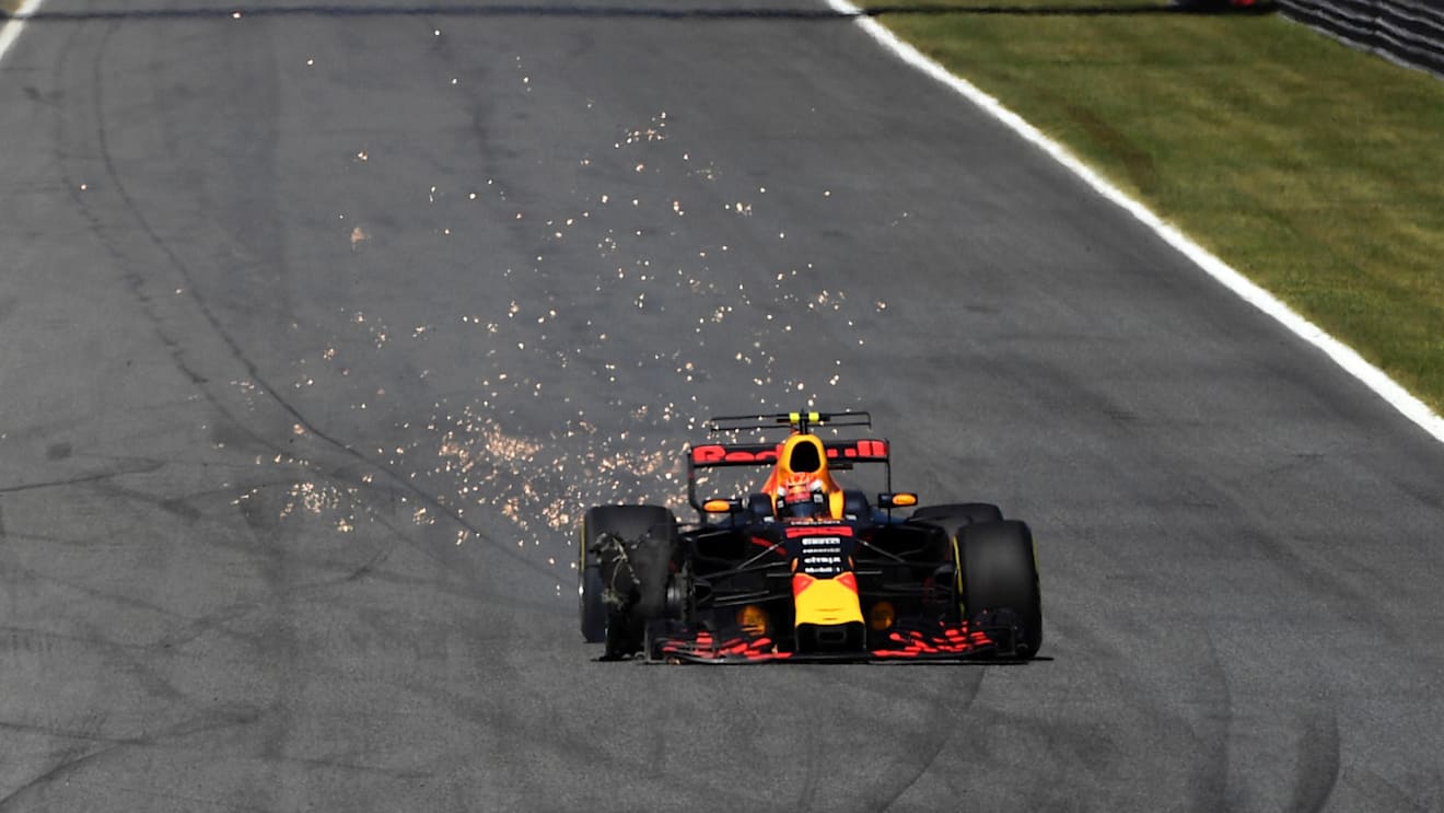 Max Verstappen (NED) Red Bull Racing RB13 with front puncture at Formula One World Championship, Rd13, Italian Grand Prix, Race, Monza, Italy, Sunday 3 September 2017. © Sutton Images
