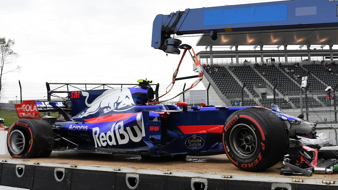 The crashed car of Carlos Sainz (ESP) Scuderia Toro Rosso STR12 is recovered after FP1 at Formula One World Championship, Rd16, Japanese Grand Prix, Practice, Suzuka, Japan, Friday 6 October 2017. © Rubio/Sutton Images