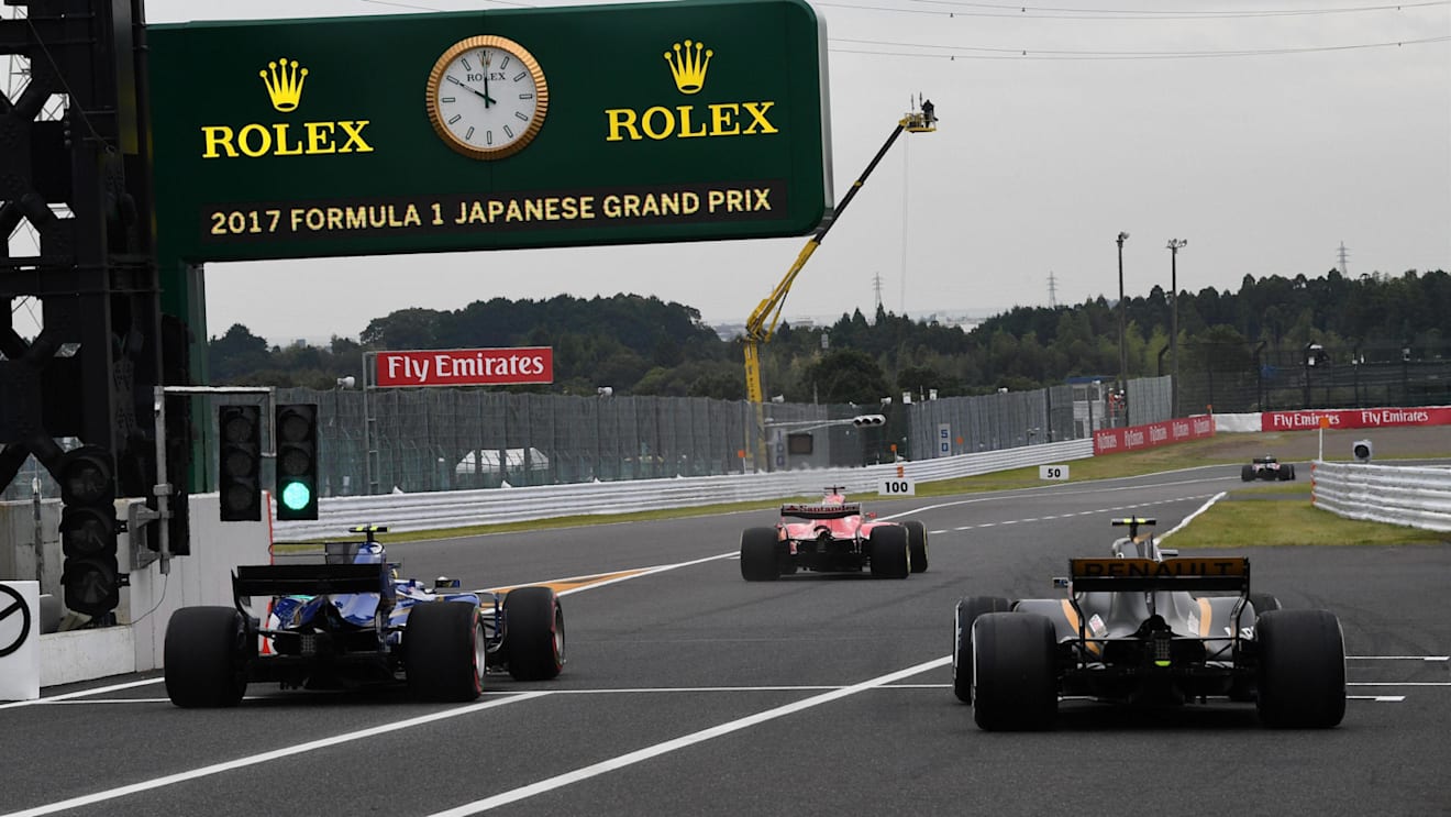 Pascal Wehrlein (GER) Sauber C36 and Jolyon Palmer (GBR) Renault Sport F1 Team RS17 at Formula One World Championship, Rd16, Japanese Grand Prix, Practice, Suzuka, Japan, Friday 6 October 2017. © Mark Sutton/Sutton Images