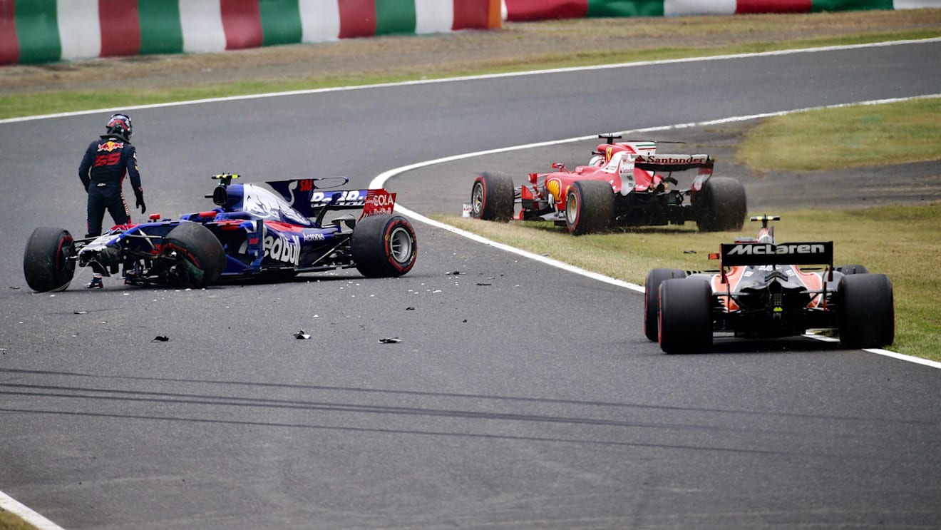 Carlos Sainz jr (ESP) Scuderia Toro Rosso STR12 crashes in FP1 at Formula One World Championship, Rd16, Japanese Grand Prix, Practice, Suzuka, Japan, Friday 6 October 2017. © Sutton Images