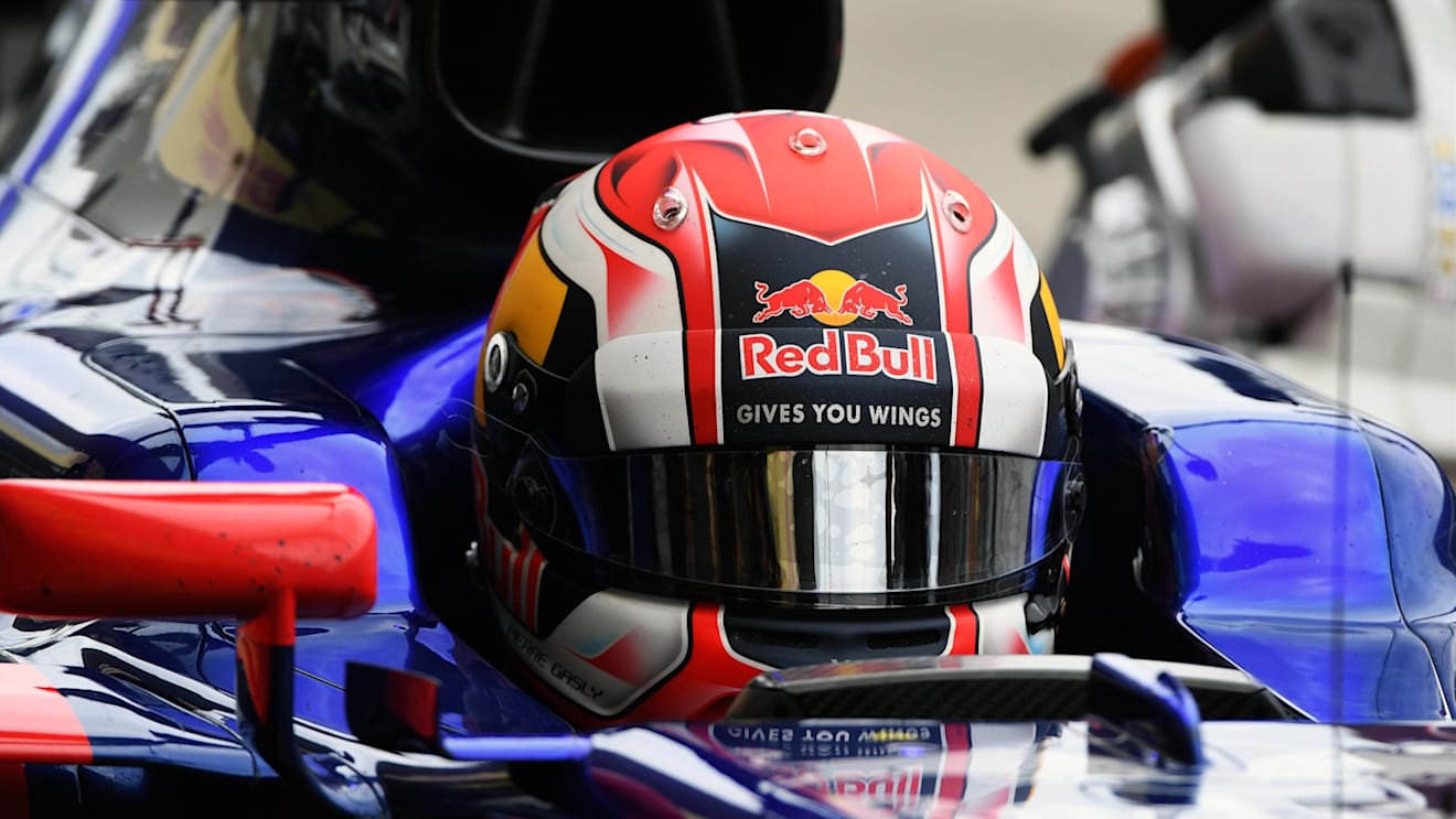 Pierre Gasly (FRA) Scuderia Toro Rosso STR12 at Formula One World Championship, Rd16, Japanese Grand Prix, Qualifying, Suzuka, Japan, Saturday 7 October 2017. © Mark Sutton/Sutton Images