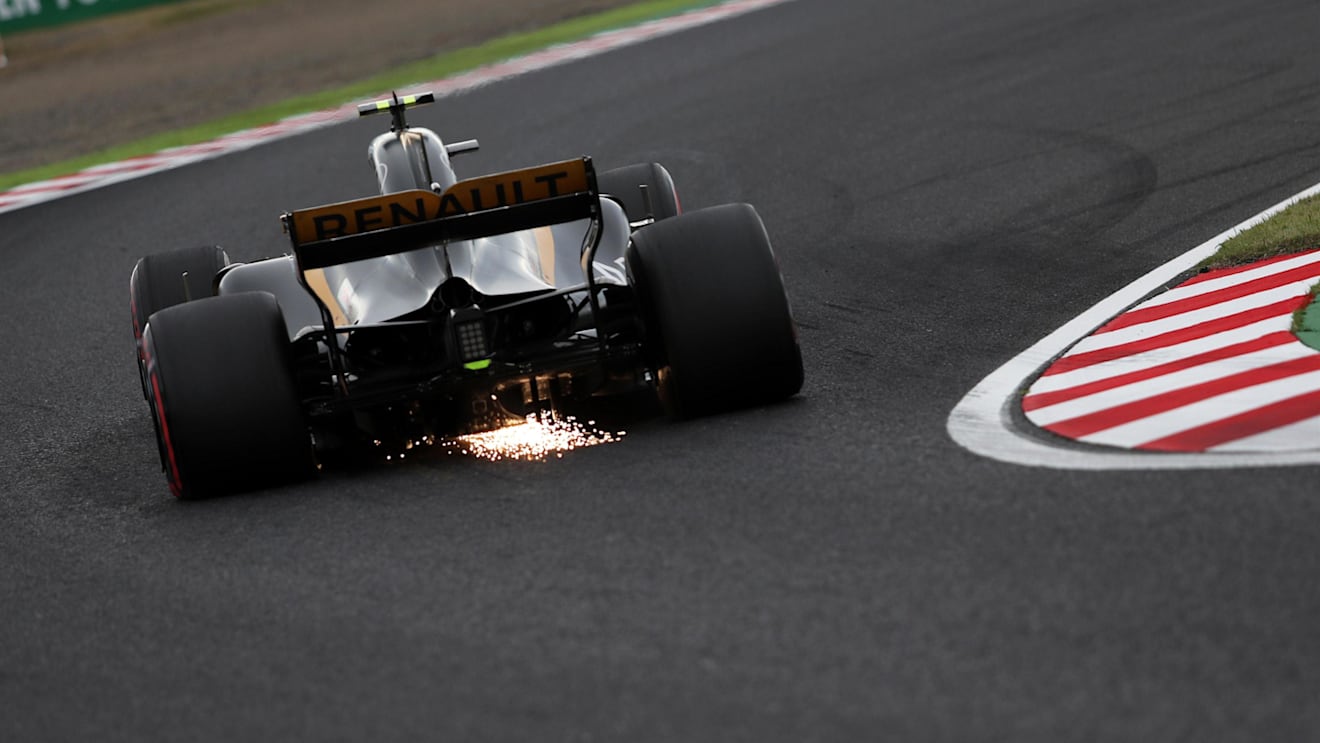 Jolyon Palmer (GBR) Renault Sport F1 Team RS17 sparks at Formula One World Championship, Rd16, Japanese Grand Prix, Qualifying, Suzuka, Japan, Saturday 7 October 2017. © Manuel Goria/Sutton Images