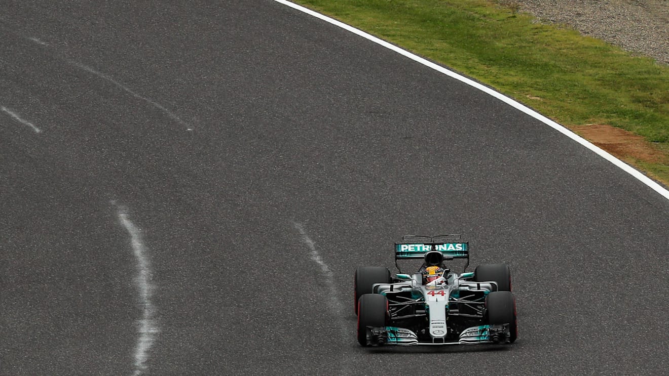 Pole sitter Lewis Hamilton (GBR) Mercedes-Benz F1 W08 Hybrid waves at Formula One World Championship, Rd16, Japanese Grand Prix, Qualifying, Suzuka, Japan, Saturday 7 October 2017. © Kym Illman/Sutton Images