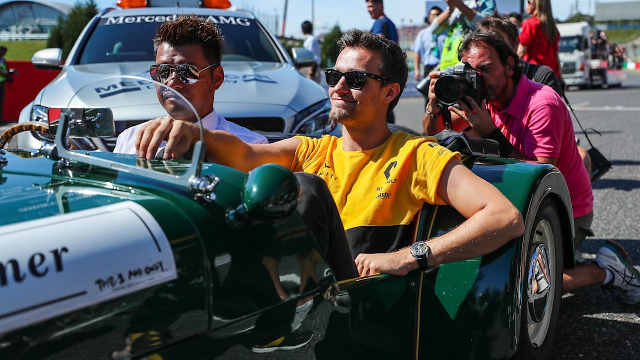 Jolyon Palmer (GBR) Renault Sport F1 Team on the drivers parade at Formula One World Championship, Rd16, Japanese Grand Prix, Race, Suzuka, Japan, Sunday 8 October 2017. © Kym Illman/Sutton Images