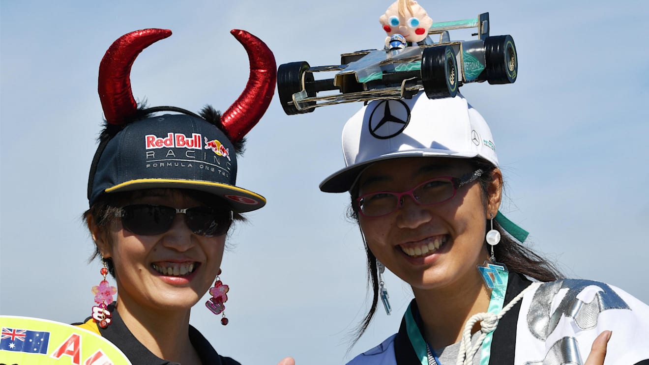 Fans and hats at Formula One World Championship, Rd16, Japanese Grand Prix, Race, Suzuka, Japan, Sunday 8 October 2017. © Mark Sutton/Sutton Images