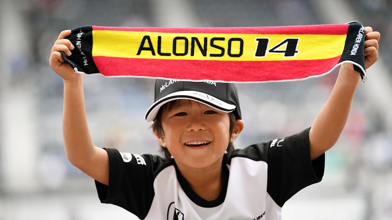Fernando Alonso (ESP) McLaren fan and banner at Formula One World Championship, Rd16, Japanese Grand Prix, Preparations, Suzuka, Japan, Thursday 5 October 2017. © Mark Sutton/Sutton Images