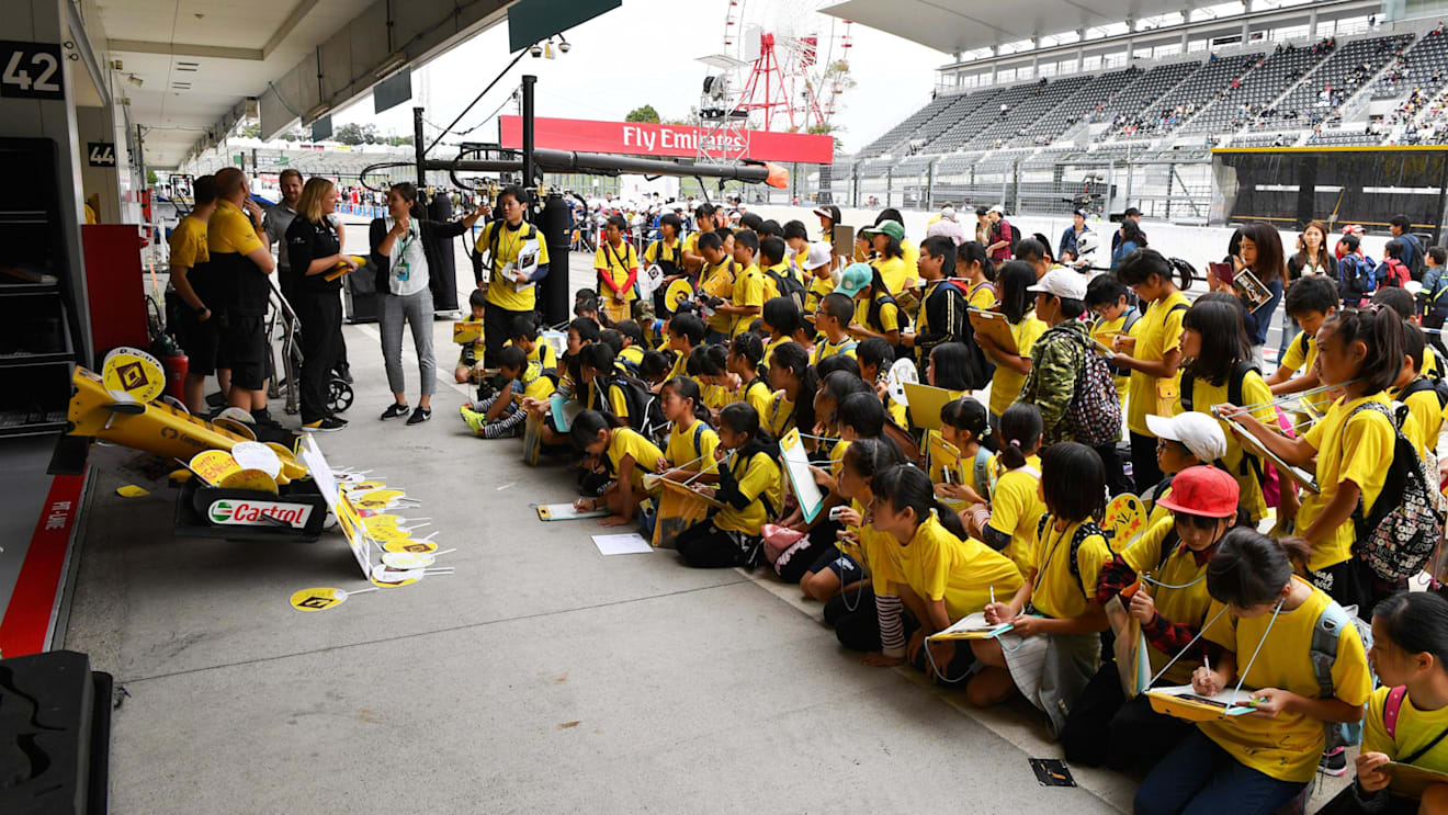 Renault Sport F1 Team fans at Formula One World Championship, Rd16, Japanese Grand Prix, Preparations, Suzuka, Japan, Thursday 5 October 2017. © Mark Sutton/Sutton Images