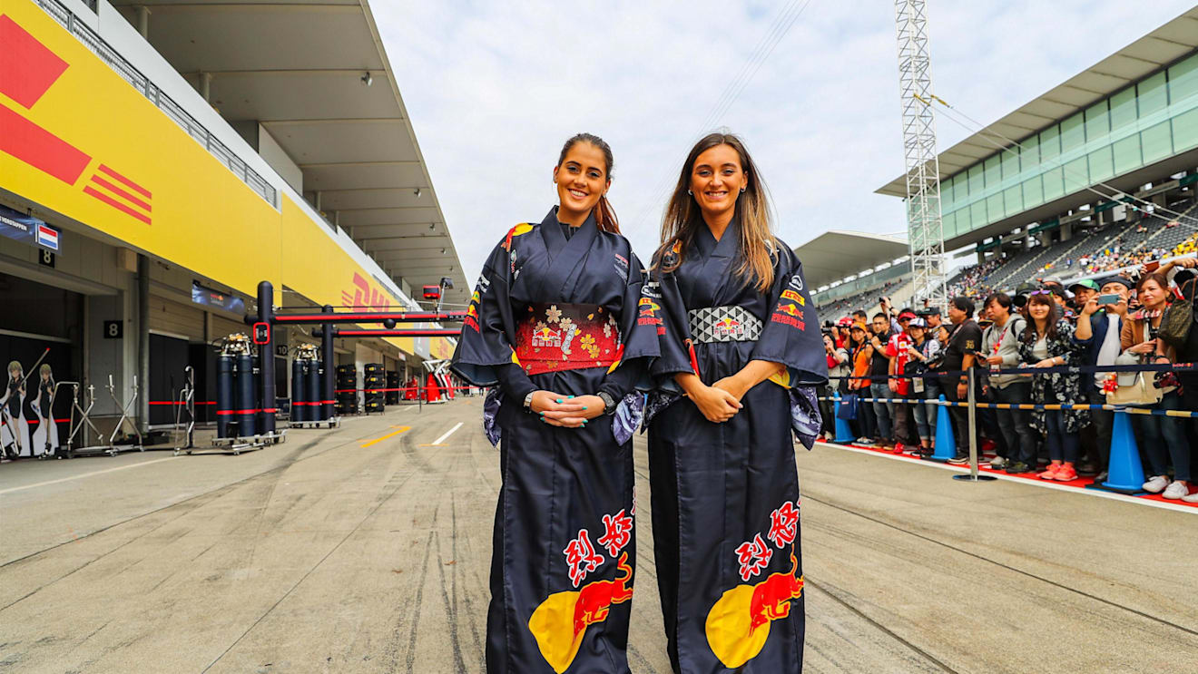 Max Verstappen (NED) Red Bull Racing fans at Formula One World Championship, Rd16, Japanese Grand Prix, Preparations, Suzuka, Japan, Thursday 5 October 2017. © Kym Illman/Sutton Images
