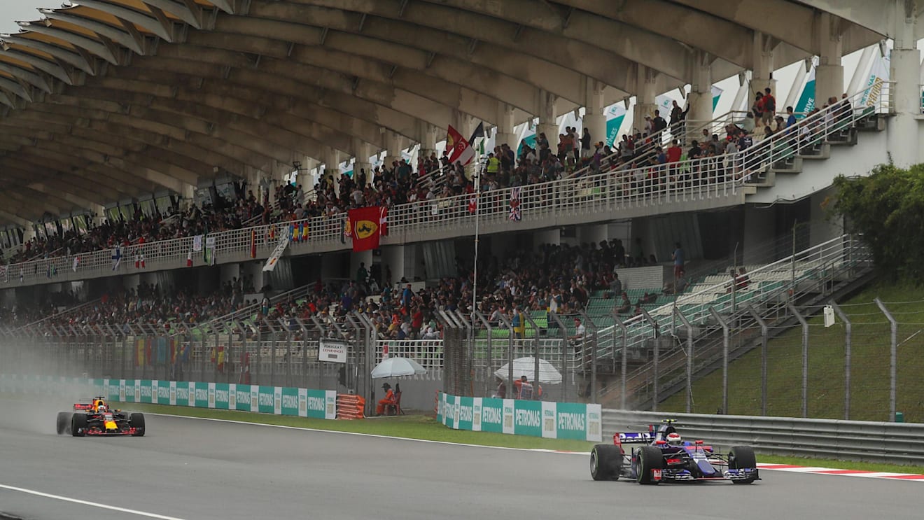 Daniel Ricciardo (AUS) Red Bull Racing RB13 and Pierre Gasly (FRA) Scuderia Toro Rosso STR12 at Formula One World Championship, Rd15, Malaysian Grand Prix, Practice, Sepang, Malaysia, Friday 29 September 2017. © Kym Illman/Sutton Images