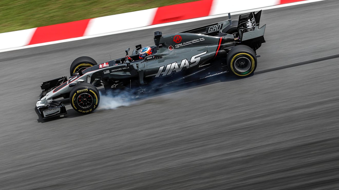 Romain Grosjean (FRA) Haas VF-17 locks up at Formula One World Championship, Rd15, Malaysian Grand Prix, Practice, Sepang, Malaysia, Friday 29 September 2017. © Manuel Goria/Sutton Images