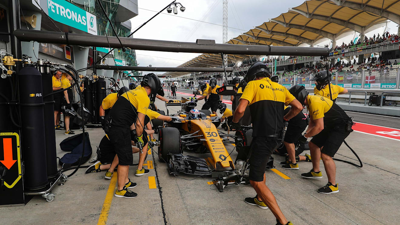 Jolyon Palmer (GBR) Renault Sport F1 Team RS17 at Formula One World Championship, Rd15, Malaysian Grand Prix, Practice, Sepang, Malaysia, Friday 29 September 2017. © Kym Illman/Sutton Images