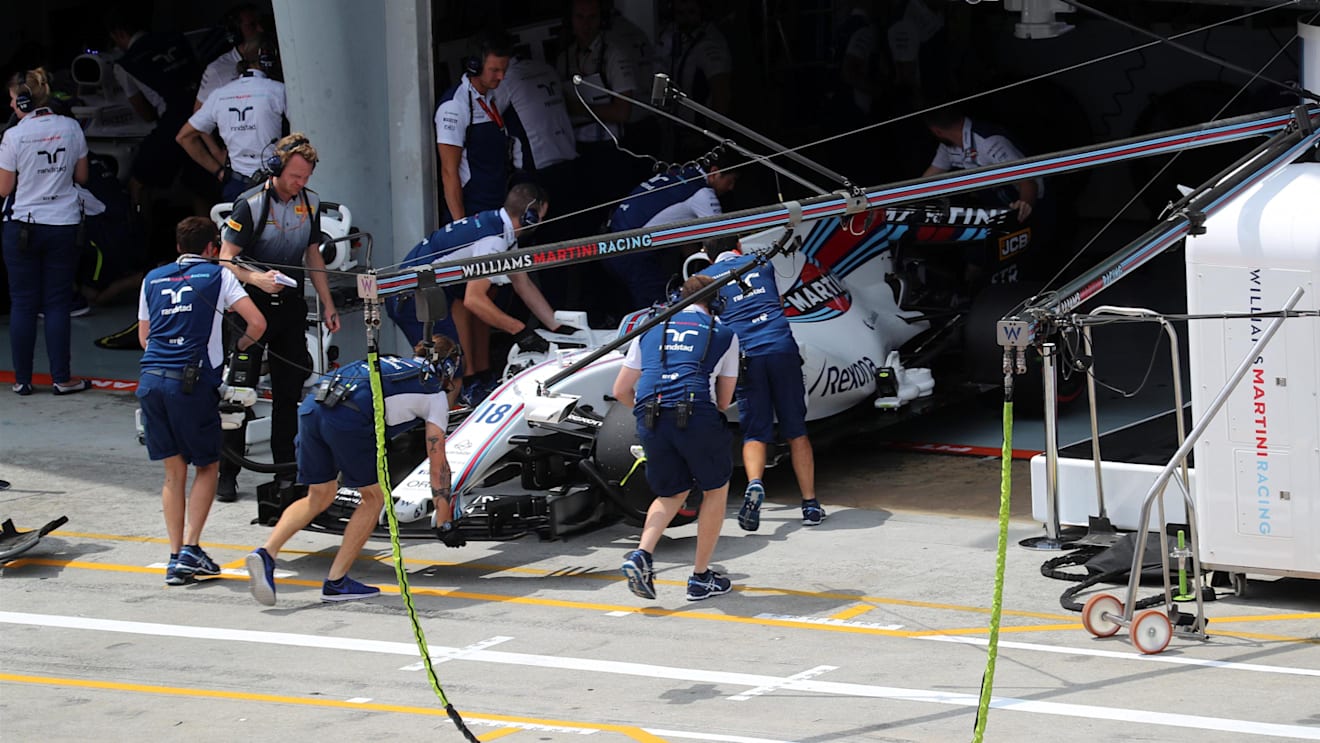 Williams mechanics push the car of Lance Stroll (CDN) Williams FW40 into the garage at Formula One World Championship, Rd15, Malaysian Grand Prix, Qualifying, Sepang, Malaysia, Saturday 30 September 2017. © Kym Illman/Sutton Images