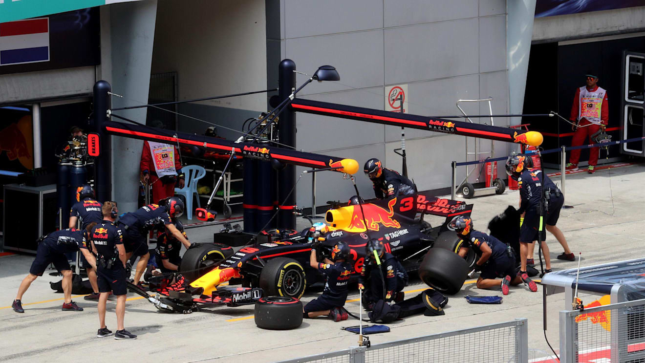 Daniel Ricciardo (AUS) Red Bull Racing RB13 makes a practice pitstop at Formula One World Championship, Rd15, Malaysian Grand Prix, Qualifying, Sepang, Malaysia, Saturday 30 September 2017. © Kym Illman/Sutton Images
