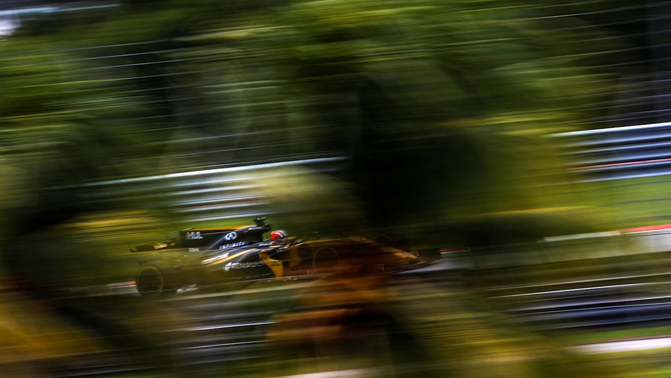 Nico Hulkenberg (GER) Renault Sport F1 Team RS17 at Formula One World Championship, Rd15, Malaysian Grand Prix, Qualifying, Sepang, Malaysia, Saturday 30 September 2017. © Manuel Goria/Sutton Images