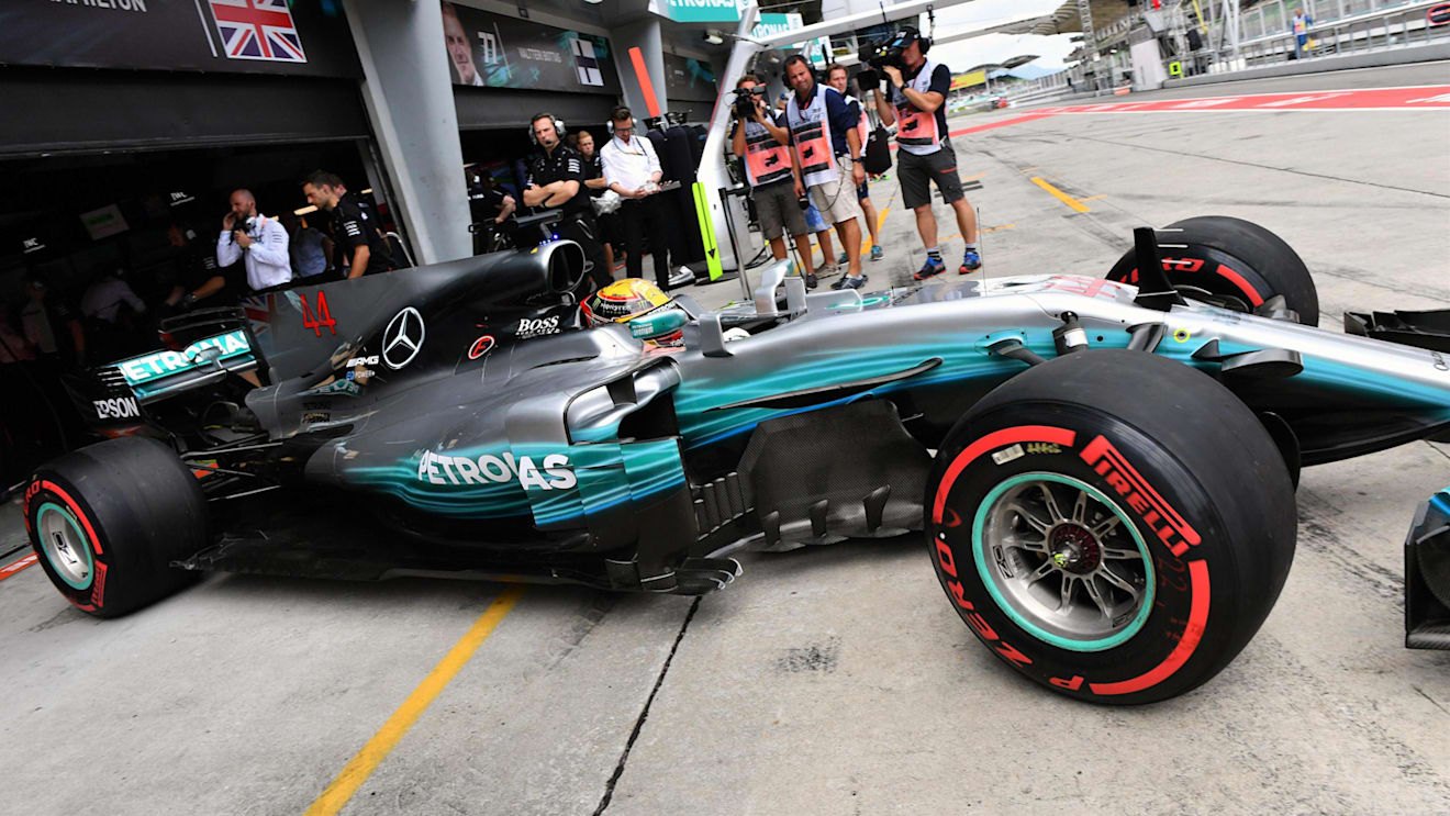 Lewis Hamilton (GBR) Mercedes-Benz F1 W08 Hybrid at Formula One World Championship, Rd15, Malaysian Grand Prix, Qualifying, Sepang, Malaysia, Saturday 30 September 2017. © Mark Sutton/Sutton Images