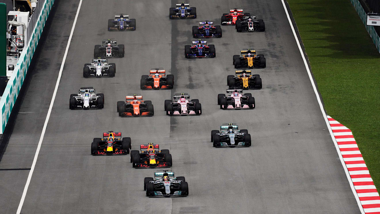 Lewis Hamilton (GBR) Mercedes-Benz F1 W08 Hybrid leads at the start of the race at Formula One World Championship, Rd15, Malaysian Grand Prix, Race, Sepang, Malaysia, Sunday 1 Octoberr 2017. © Zak Mauger/LAT/Sutton Images