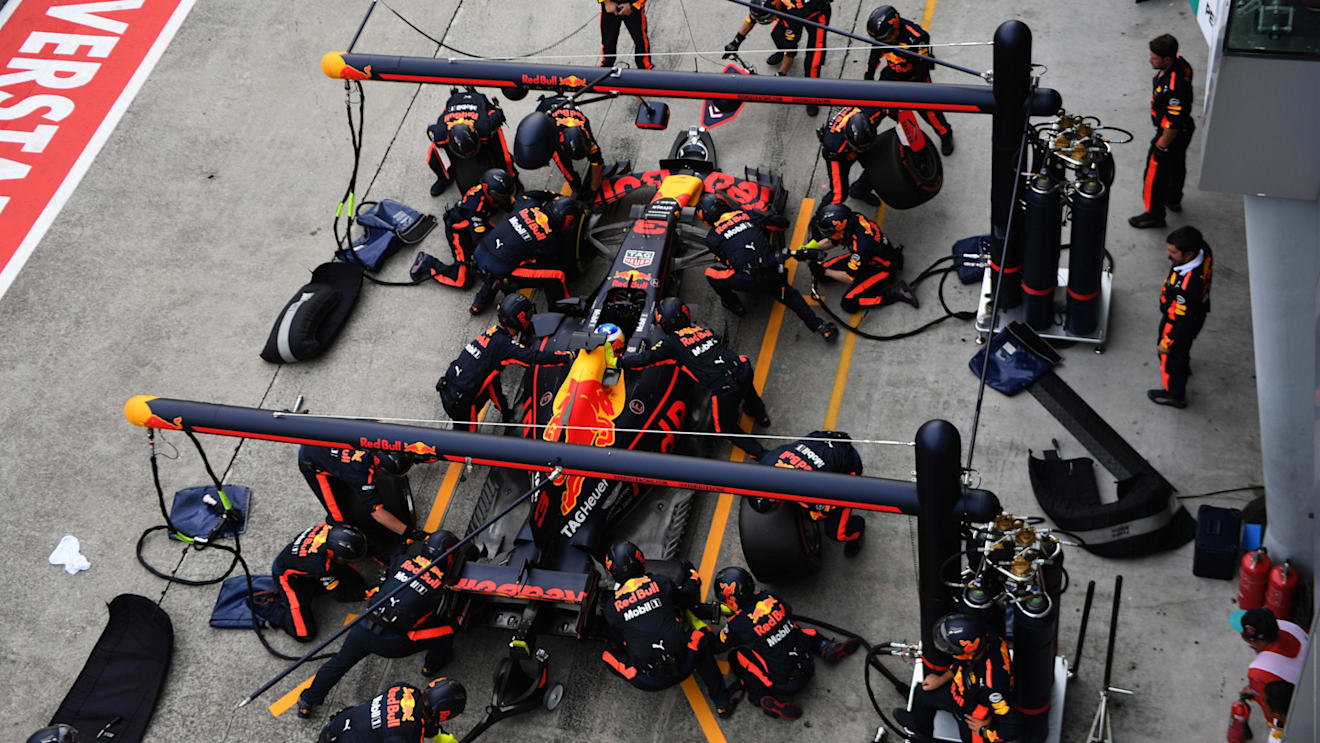 Daniel Ricciardo (AUS) Red Bull Racing RB13 pit stop at Formula One World Championship, Rd15, Malaysian Grand Prix, Race, Sepang, Malaysia, Sunday 1 October 2017. © Mark Sutton/Sutton Images