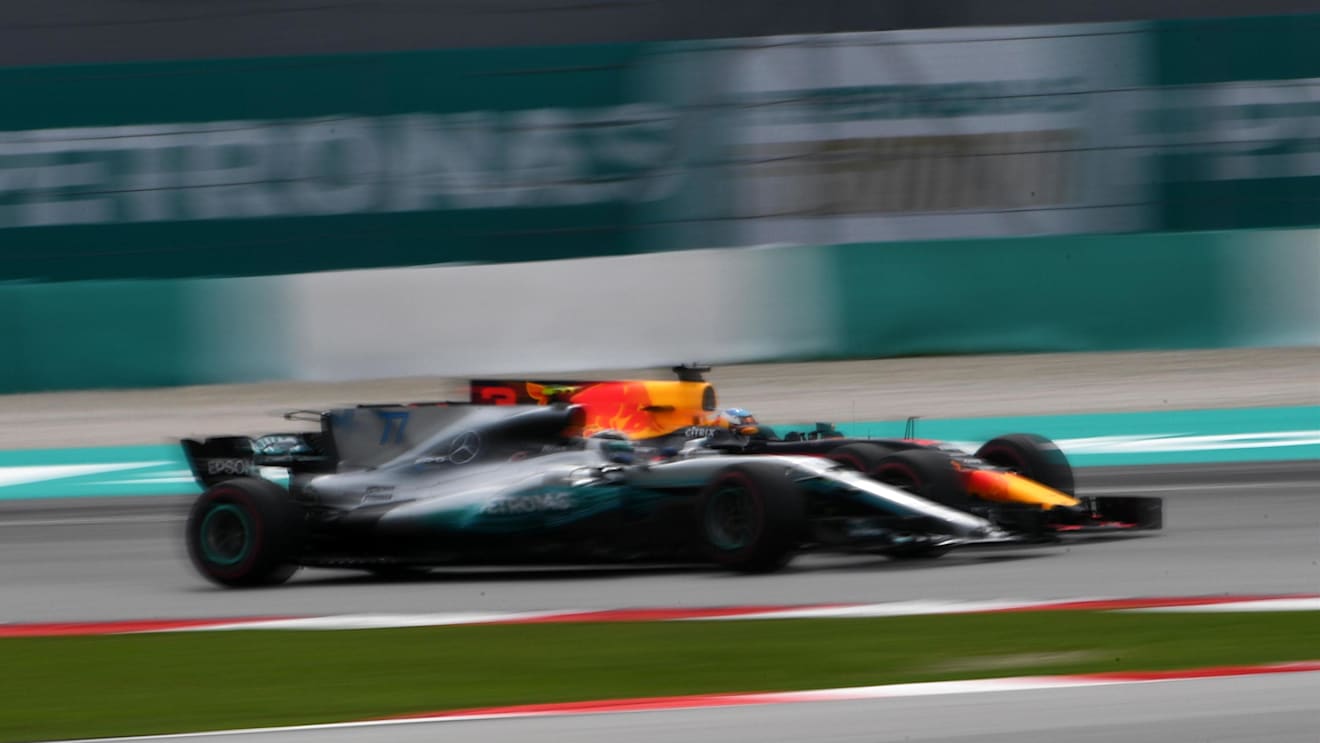 Daniel Ricciardo (AUS) Red Bull Racing RB13 and Valtteri Bottas (FIN) Mercedes-Benz F1 W08 Hybrid battle at Formula One World Championship, Rd15, Malaysian Grand Prix, Race, Sepang, Malaysia, Sunday 1 October 2017. © Mark Sutton/Sutton Images