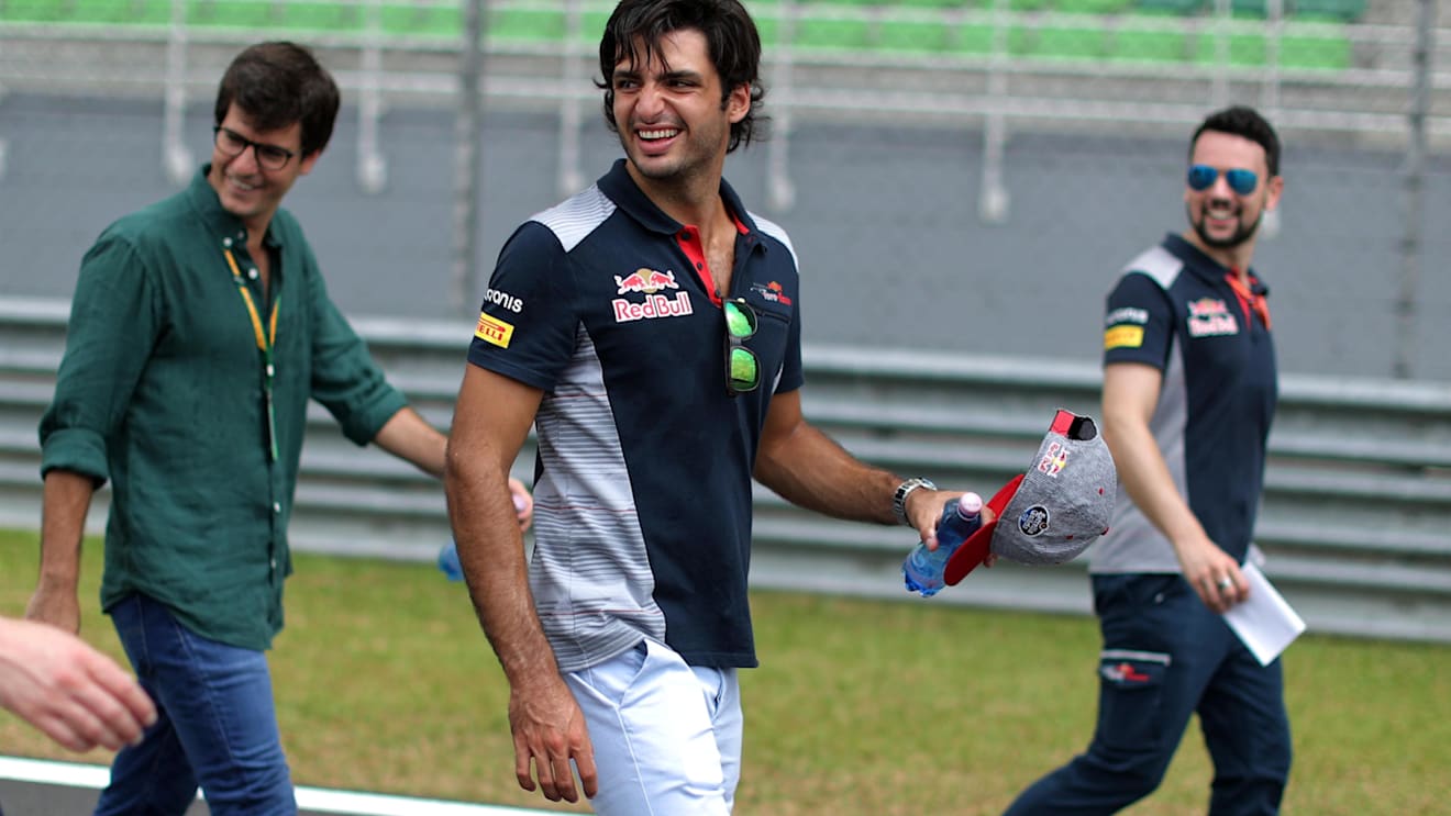 Carlos Sainz jr (ESP) Scuderia Toro Rosso walks the track at Formula One World Championship, Rd15, Malaysian Grand Prix, Preparations, Sepang, Malaysia, Thursday 28 September 2017. © Kym Illman/Sutton Images