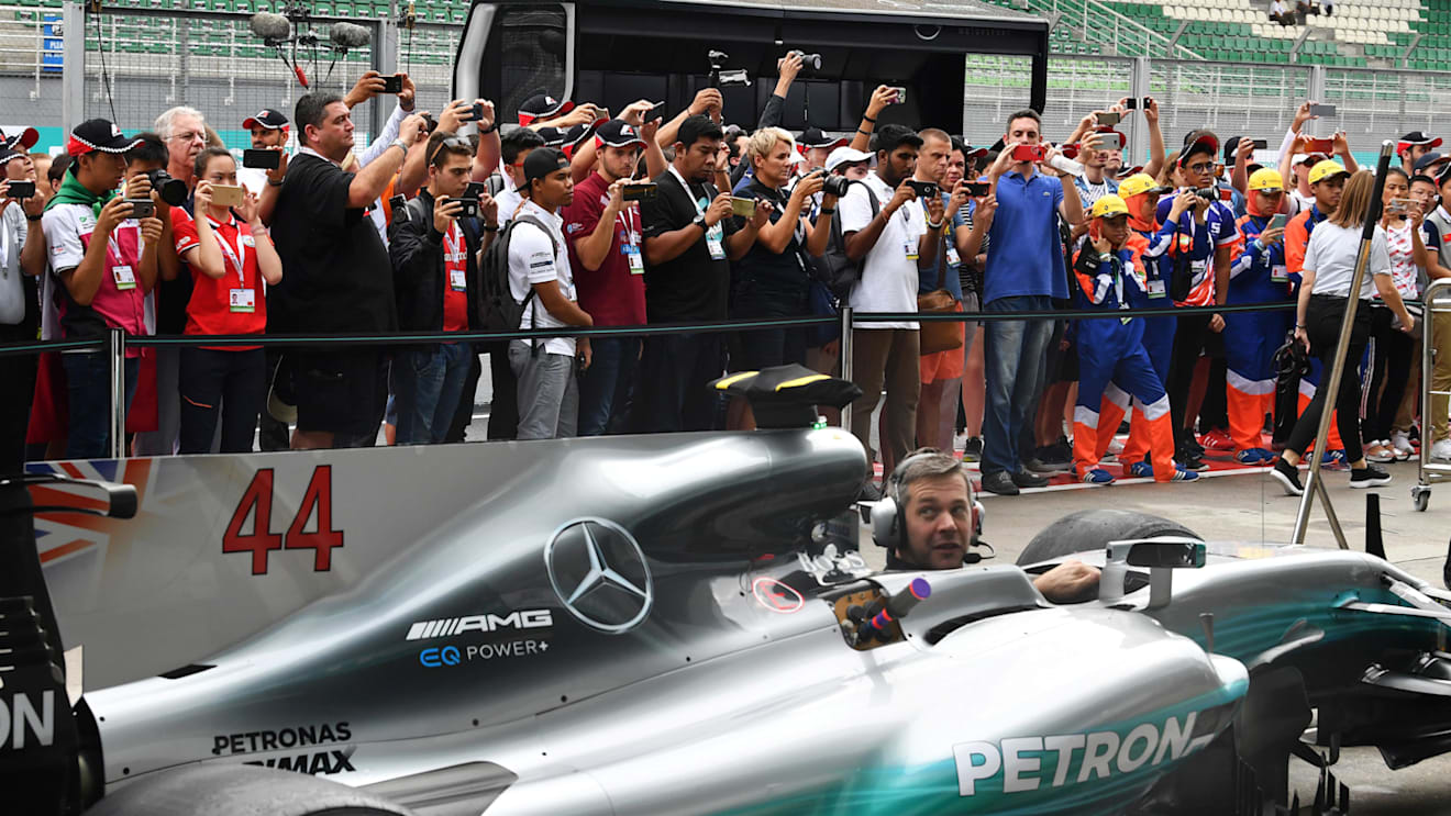 F1 in Schools students in pit lane at Formula One World Championship, Rd15, Malaysian Grand Prix, Preparations, Sepang, Malaysia, Thursday 28 September 2017. © Sutton Images