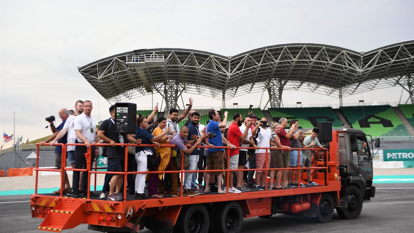 Fans track tour at Formula One World Championship, Rd15, Malaysian Grand Prix, Preparations, Sepang, Malaysia, Thursday 28 September 2017. © Mark Sutton/Sutton Images