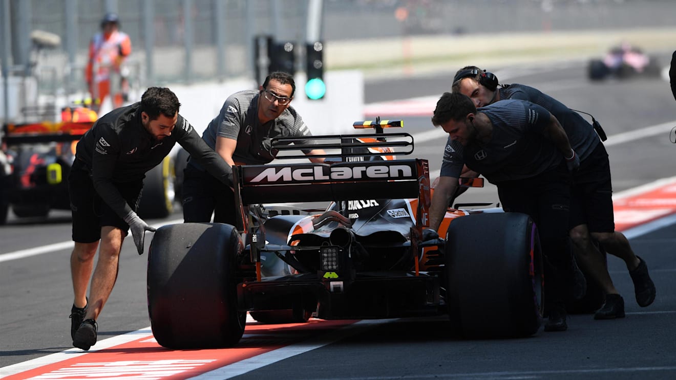 McLaren mechanics push Stoffel Vandoorne (BEL) McLaren MCL32 in pit lane at Formula One World Championship, Rd18, Mexican Grand Prix, Practice, Circuit Hermanos Rodriguez, Mexico City, Mexico, Friday 27 October 2017. © Mark Sutton/Sutton Images