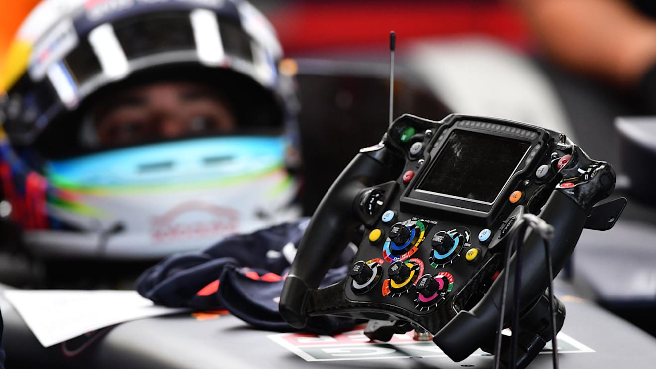 Daniel Ricciardo (AUS) Red Bull Racing RB13 steering wheel at Formula One World Championship, Rd18, Mexican Grand Prix, Practice, Circuit Hermanos Rodriguez, Mexico City, Mexico, Friday 27 October 2017. © Mark Sutton/Sutton Images