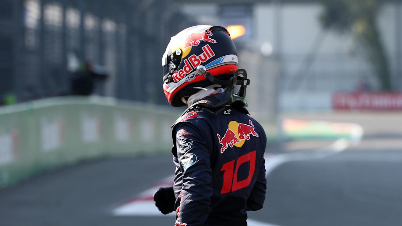 Pierre Gasly (FRA) Scuderia Toro Rosso stopped on track in FP3 at Formula One World Championship, Rd18, Mexican Grand Prix, Qualifying, Circuit Hermanos Rodriguez, Mexico City, Mexico, Saturday 28 October 2017. © Mirko Stange/Sutton Images