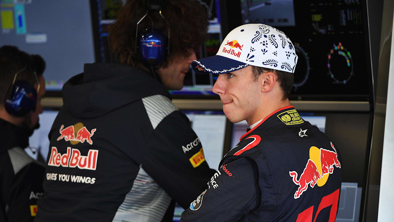 Pierre Gasly (FRA) Scuderia Toro Rosso and Marco Matassa (ITA) Scuderia Toro Rosso Race Engineer at Formula One World Championship, Rd18, Mexican Grand Prix, Qualifying, Circuit Hermanos Rodriguez, Mexico City, Mexico, Saturday 28 October 2017. © Mark Sutton/Sutton Images
