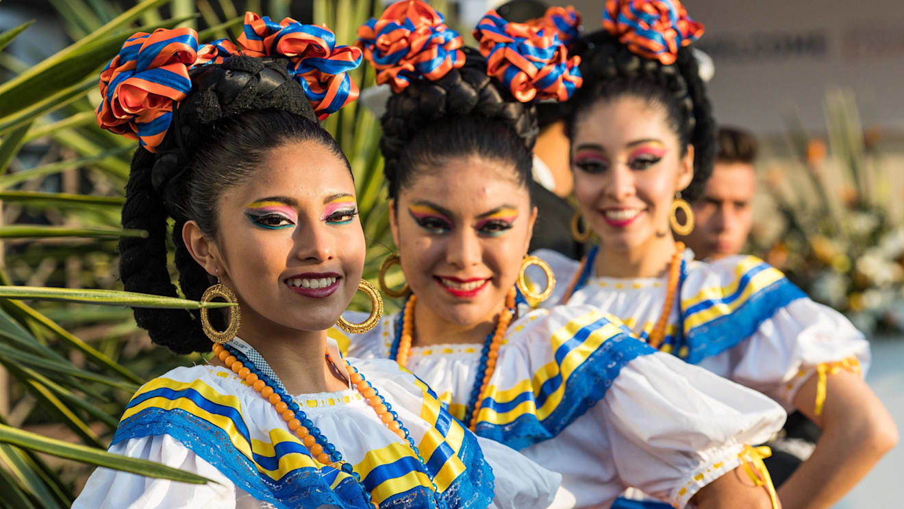Girls at Formula One World Championship, Rd18, Mexican Grand Prix, Qualifying, Circuit Hermanos Rodriguez, Mexico City, Mexico, Saturday 28 October 2017. © Kym Illman/Sutton Images