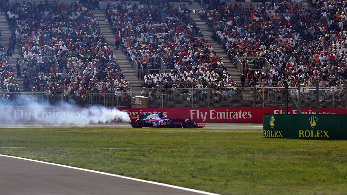 Hartley (NZL) Scuderia Toro Rosso STR12 retires from the race with engine failure at Formula One World Championship, Rd18, Mexican Grand Prix, Race, Circuit Hermanos Rodriguez, Mexico City, Mexico, Sunday 29 October 2017. © Mark Sutton/Sutton Images