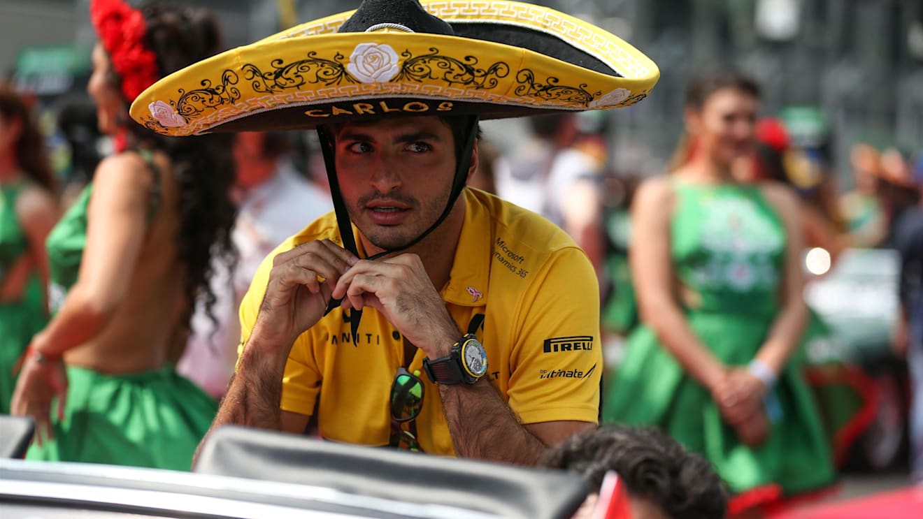 Carlos Sainz (ESP) Scuderia Toro Rosso on the drivers parade at Formula One World Championship, Rd18, Mexican Grand Prix, Race, Circuit Hermanos Rodriguez, Mexico City, Mexico, Sunday 29 October 2017. © Mirko Stange/Sutton Images